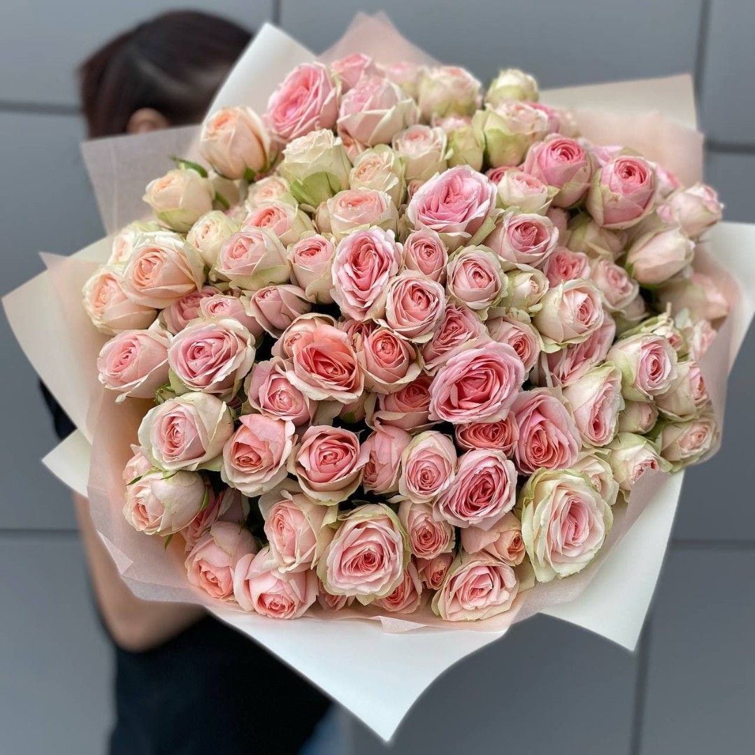 15 веток кустовых роз Кристи (Kristine)
