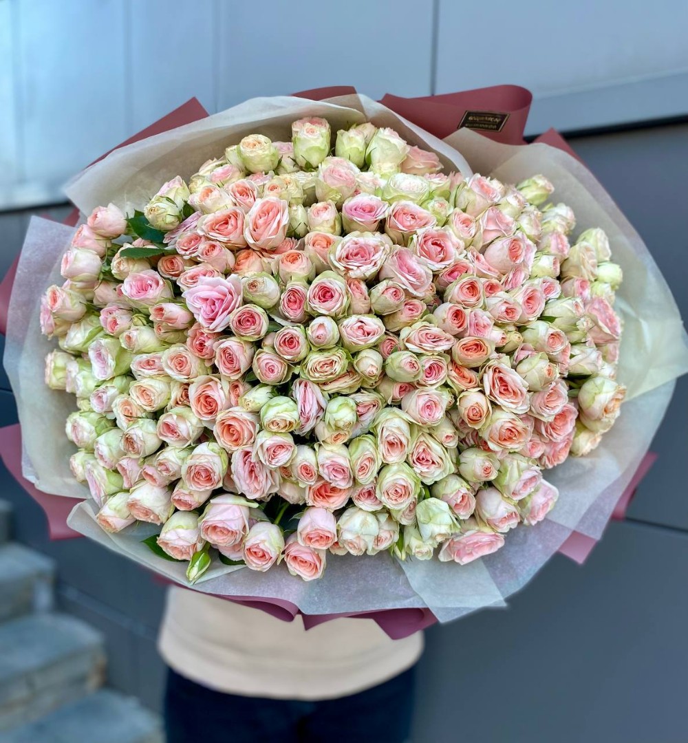 51 ветка кустовых роз Кристи (Kristine)