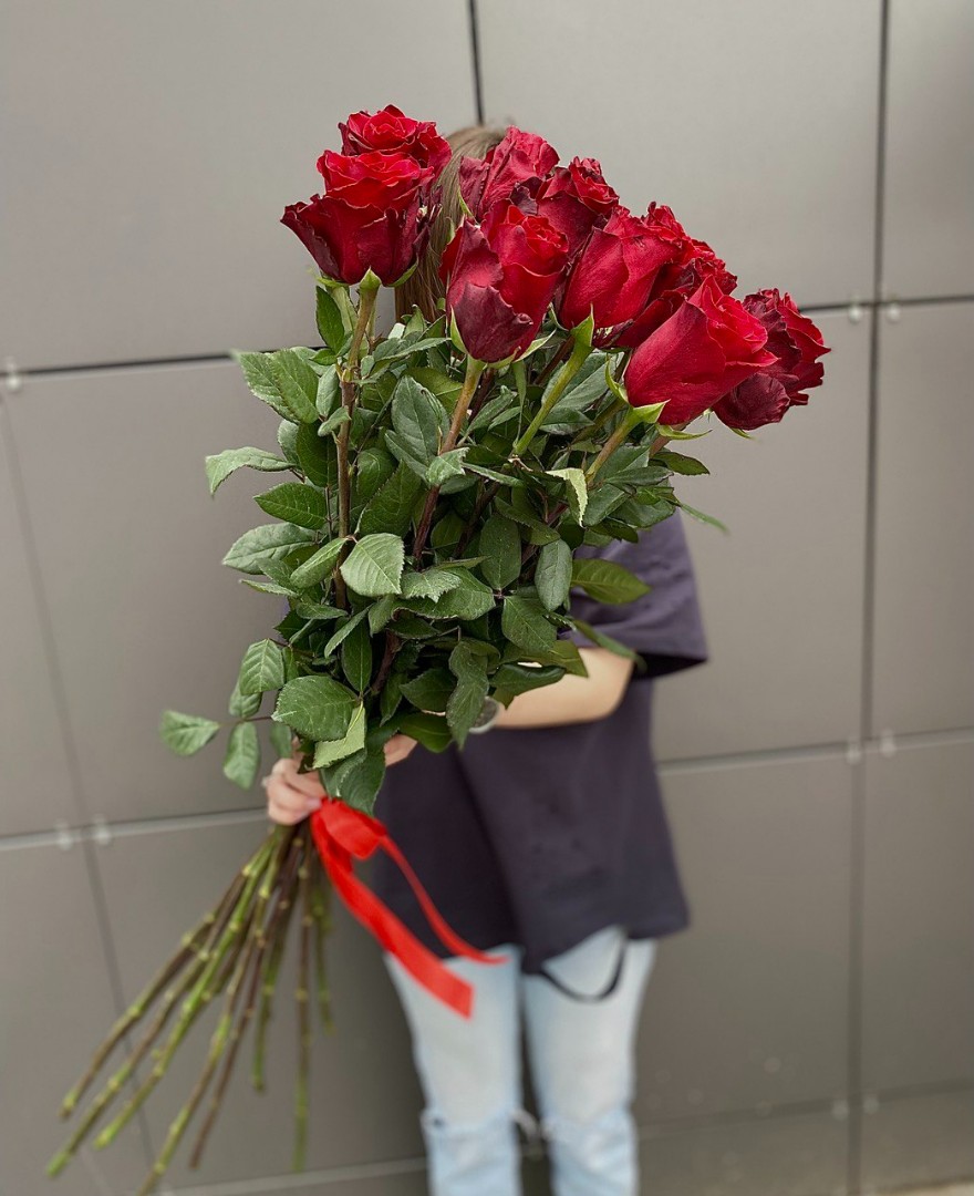 Букет 15 метровых роз Фридом (Freedom)