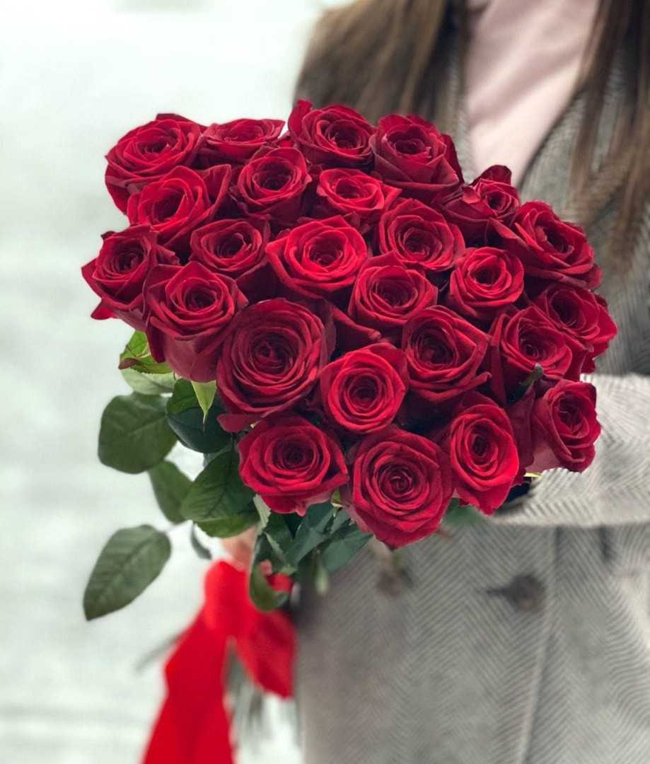 Букет 25 роз Ред Наоми (Red Naomi)