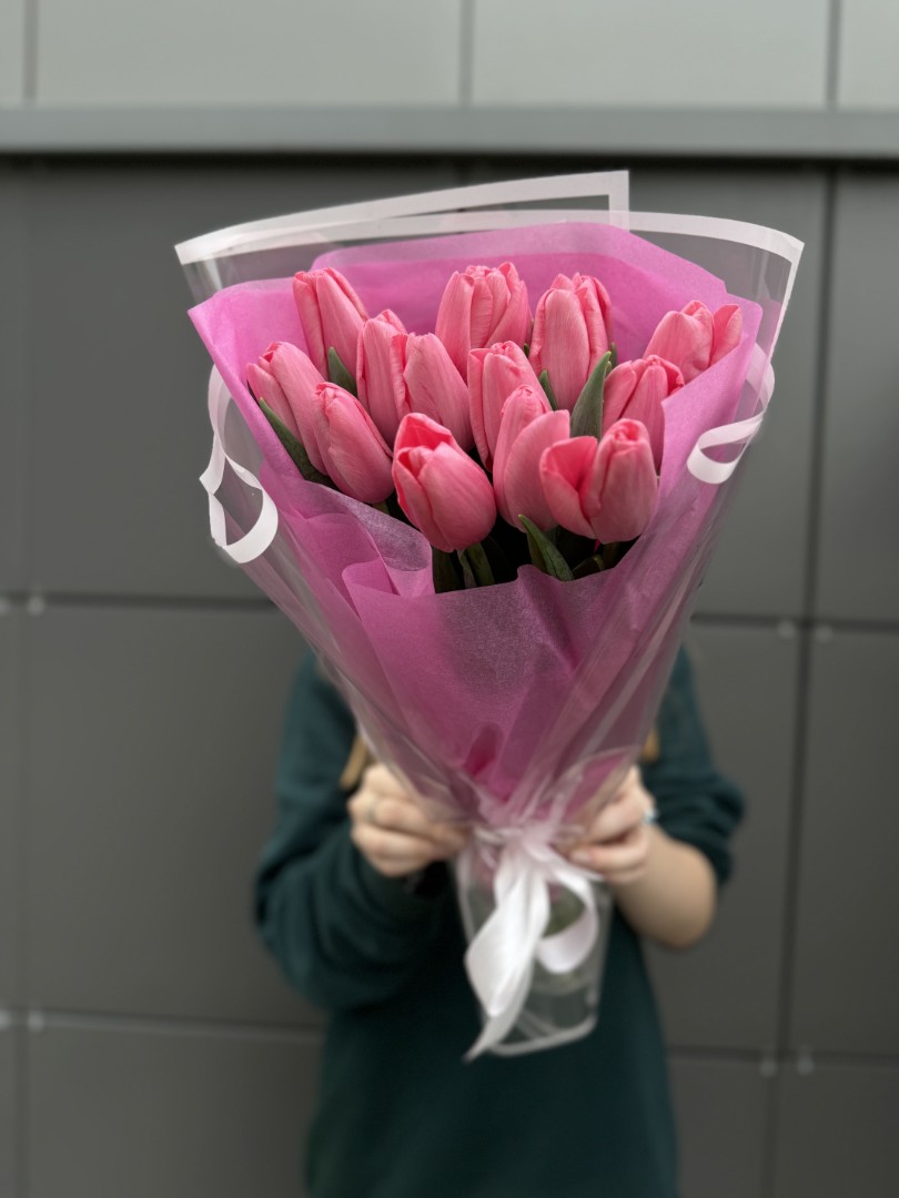 15 розовых тюльпанов