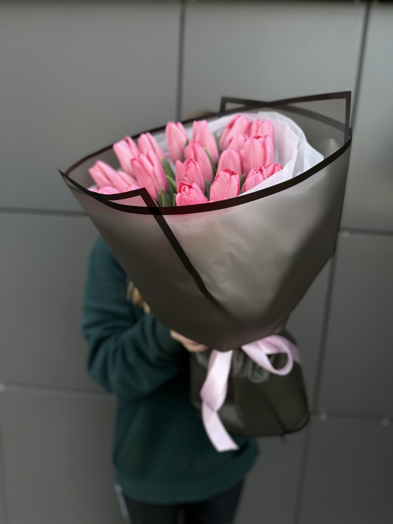 25 розовых тюльпанов