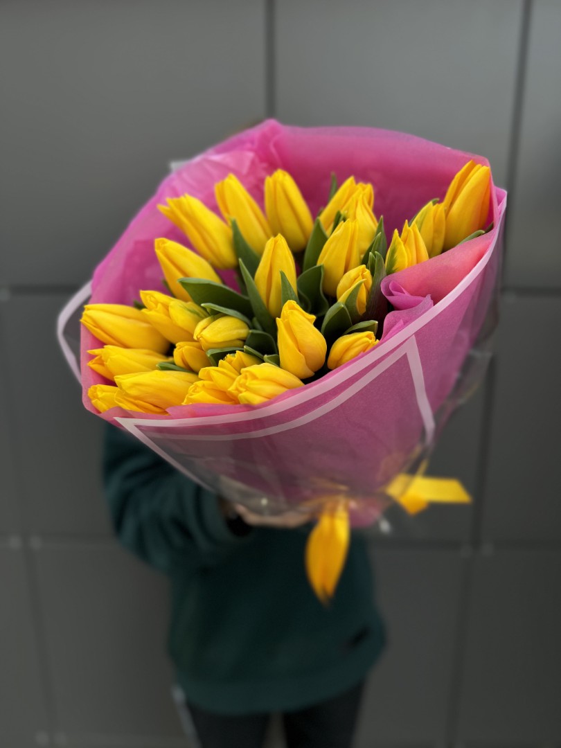 25 желтых тюльпанов